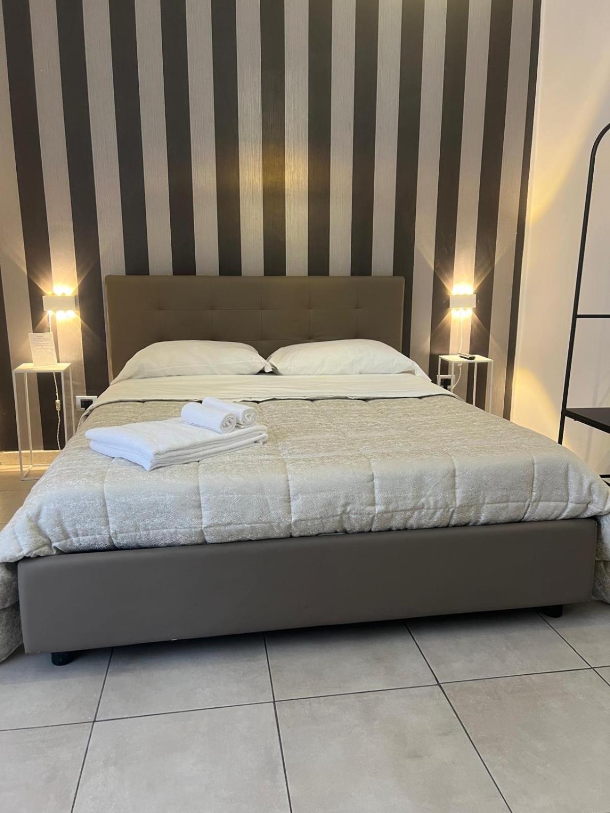 Suite Conte Poderico Naples Exterior photo
